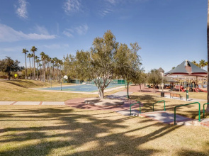 Outdoor Oasis: Spacious Family Escape in Goodyear!