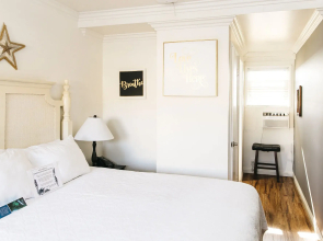 Seaside Laguna Inn & Suites