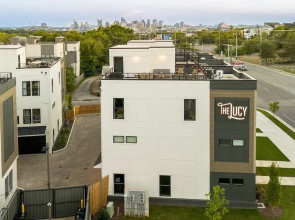 Luxe Group Stay With Hot Tub Rooftop Lounge
