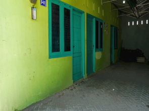 OYO Life 93382 Gajayana Kost Female Only Syariah