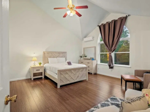 Birch Hollow by Avantstay Cozy Poconos Home w/ Fireplace, Soaking Tub & Kids Play Area