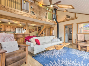 Hendersonville Cabin w/ Hot Tub, Views & Fire Pit!