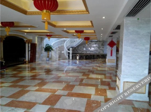 Yifeng Holiday Theme Hotel