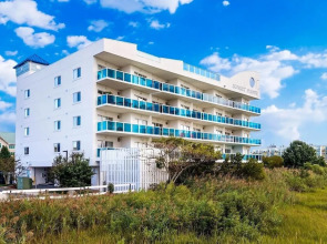 Bayfront Bliss Rooftop Pool, Short Walk To Beach 3 Bedroom Condo