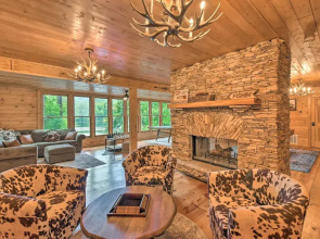 Lakefront Glass House Cabin w/ Mountain Views!