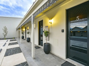 Aloha Central Premium Studios