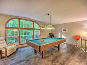 Tranquil Cabin Getaway Near Red Cedar Lake!