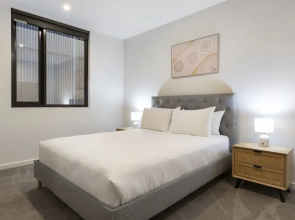 Oceanfront 2-bed With Balcony & Study Nook