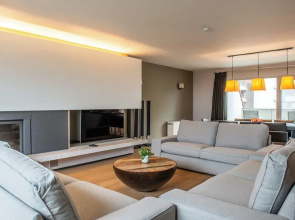 Spacious Seaside Apartment