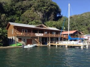 Sail Inn Of Roatan