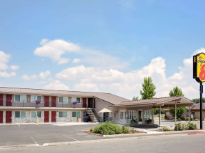 Super 8 by Wyndham Alturas