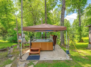 Shared Hot Tub & Fire Pit: Tranquil Whittier Gem!
