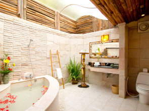 Курортный отель Santhiya Tree Koh Chang Resort