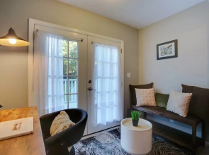 Charming 2br/1.5ba East Nashville Home by Domio
