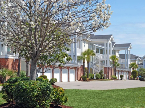 Luxurious Golf Villa Near Broadway at the Beach