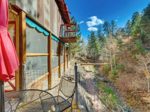 Riverside Retreat w/ Screened Porch: 6 Mi to Taos!
