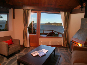 La Sirenuse Lake Resort