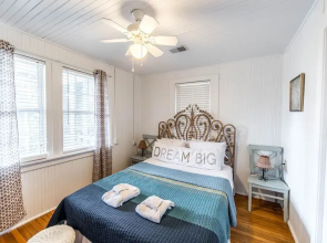 E ARCTIC 412 2 Bedroom Holiday Home By My Ocean Rentals