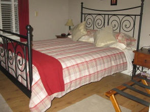 Cedar Suite Bed and Breakfast by Elevate Rooms