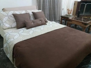 Comfortable 4th fl flat ideal for up to 8 people
