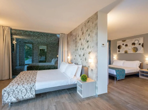 Villa Costanza-Private Seasonal Warm Pool and Sauna- Bellagio Village Residence