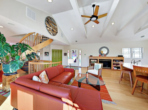 Iconic West End Home 2 Bedrooms 2 Bathrooms Home