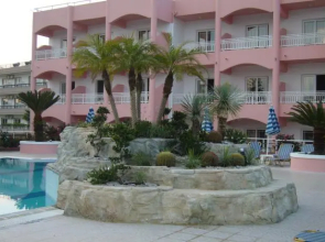 Royal Rose Studios & Apartments