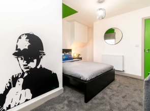 OnPoint - Large 6 Bed House With Parking
