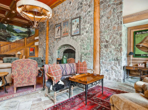 McCoy Peak Lodge by East West Hospitality