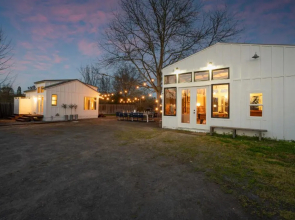 Coppola by Avantstay Explore The Wineries Near This Gorgeous Healdsburg Home w/ Bar & Large Yard