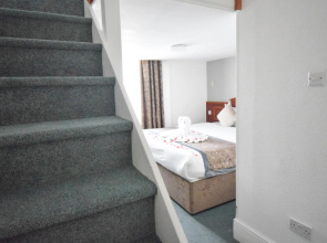 Pembridge Palace Hotel