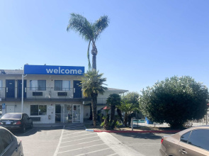 Motel 6 Tulare, CA