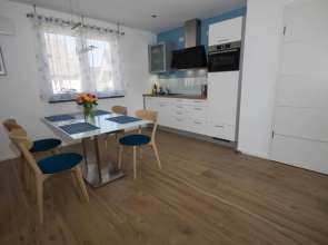16Lilien Apartmentwohnung Gartenblick