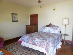 Alameda's Hot Springs Retreat