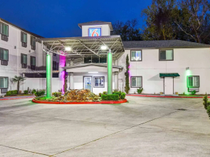 Motel 6 Humble, TX - Houston International Airport