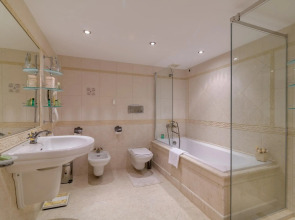 Palace Hotel - Sunny Day Resort