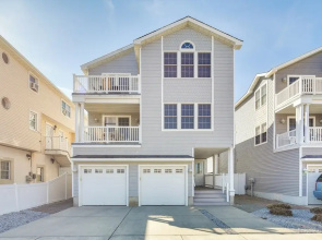 Half-mi to Wildwood Boardwalk: Family-friendly Apt