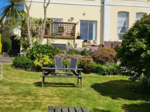 Meadowside Holiday Apartments