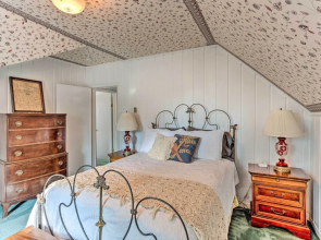 Charming Historic Retreat Near Poverty Bay!