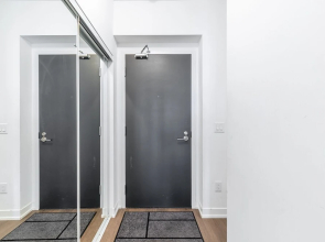 Stylish 1BR Condo Trendy King East