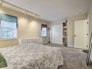 Tree-lined Durham Townhome: Close to Parks!