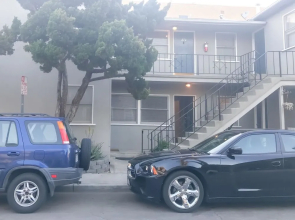 Lowena Apartments