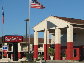 HomeTowne Studios by Red Roof San Antonio E - Frost Bank Center