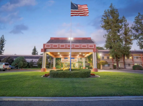 Piccadilly Inn Airport