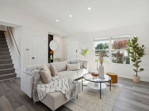 Tranquil Pet Friendly Retreat 3 Bedroom Residence by Estephanie Valdez
