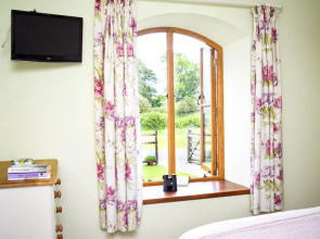 Bradworthy Swallow Parlour 2 Bedrooms