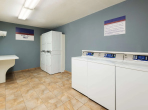 Sonesta Simply Suites Las Vegas Convention Center