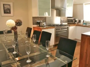 Ei8ht Brighton Apartments