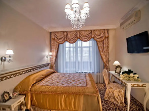 Отель «Роял Сити»