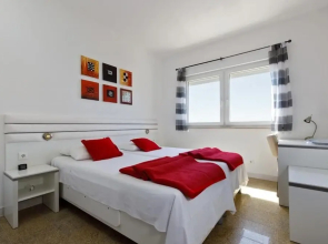 Beautiful Apartment for 3 Adults Next to the Beach